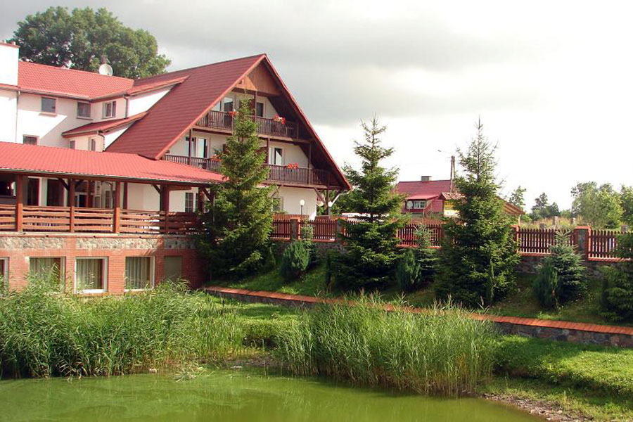 Hotel nad jeziorem Mazury Polska pokoje noclegi restauracja konferencje
